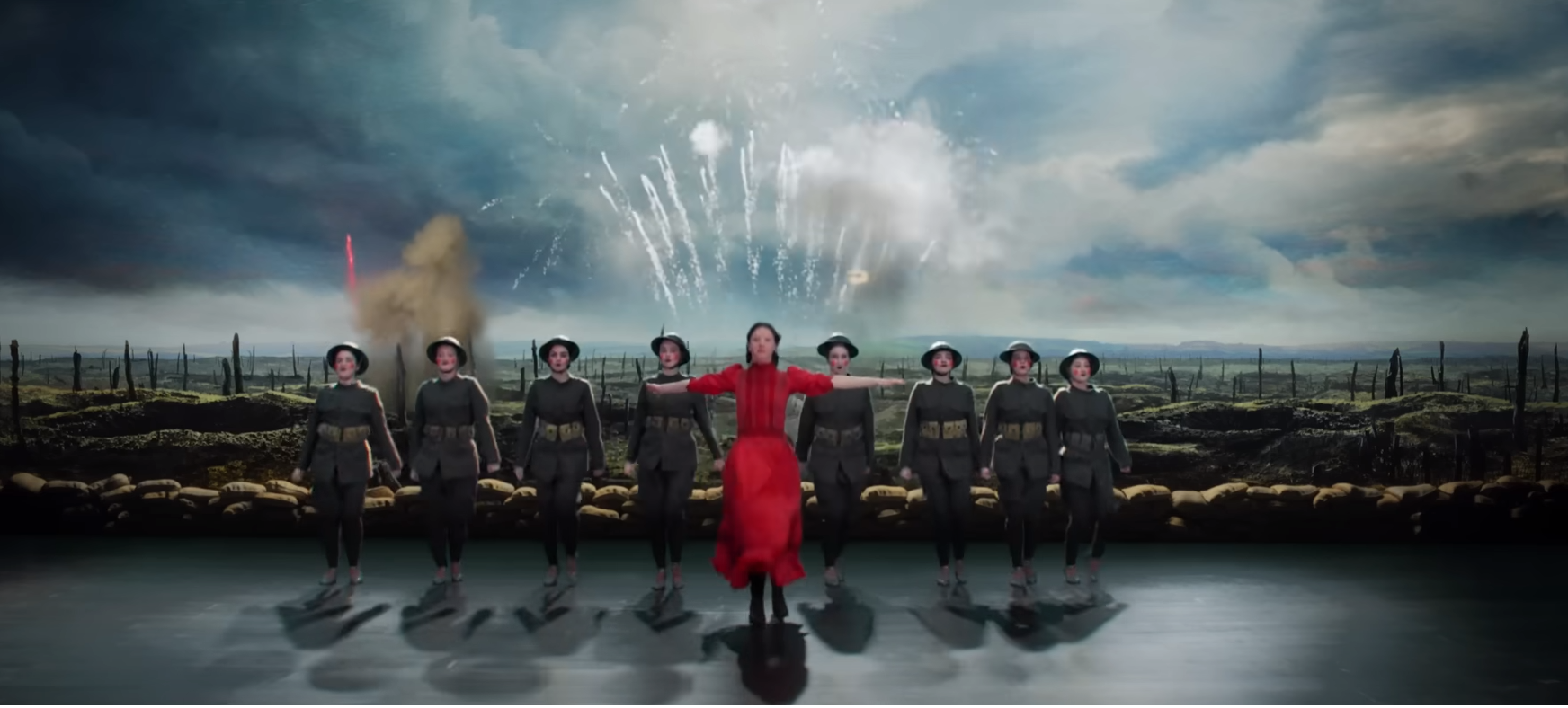 Mia Goth's Pearl dancing with a group of WW1 soldiers.