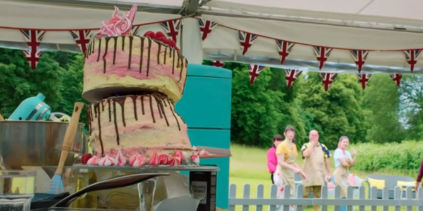O bolo de Ruby tomba depois de ser julgado no The Great British Bake Off