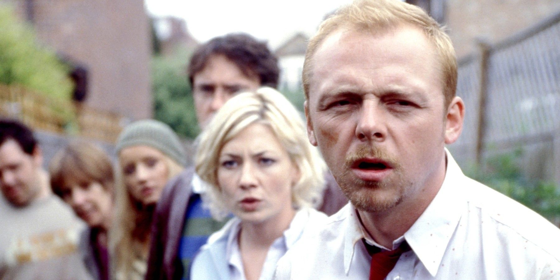 Simon Pegg and the other characters looking scared in Shaun of the Dead