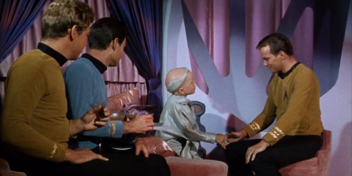Kirk and crew meets Balok from The Corbomite Maneuver 