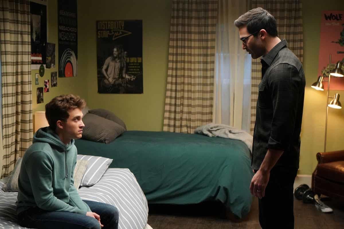 Superman and Lois Season 2 Jonathan Kent And Clark Kent Talking