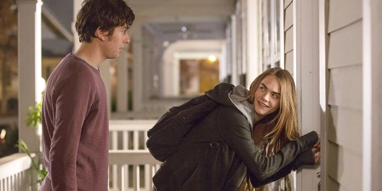 The main characters of Paper Towns break into a house