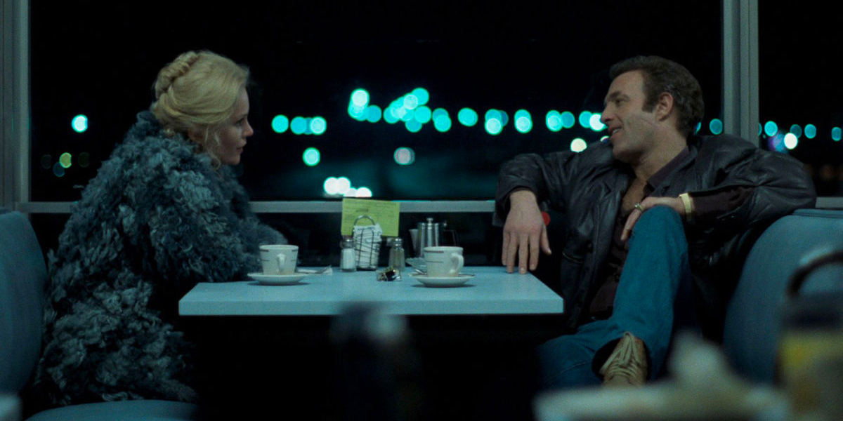 Two people talk in a diner in Thief 1981