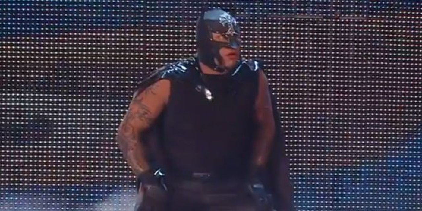 10 Wrestlers Who Cosplayed As Superheroes & Villains