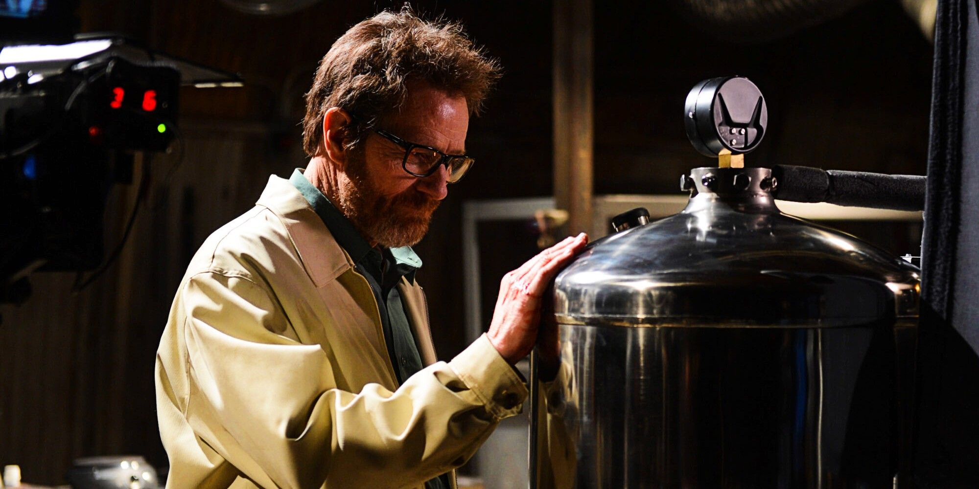 Walter White touching a tank in Breaking Bad season 5 episode 16, "Felina"