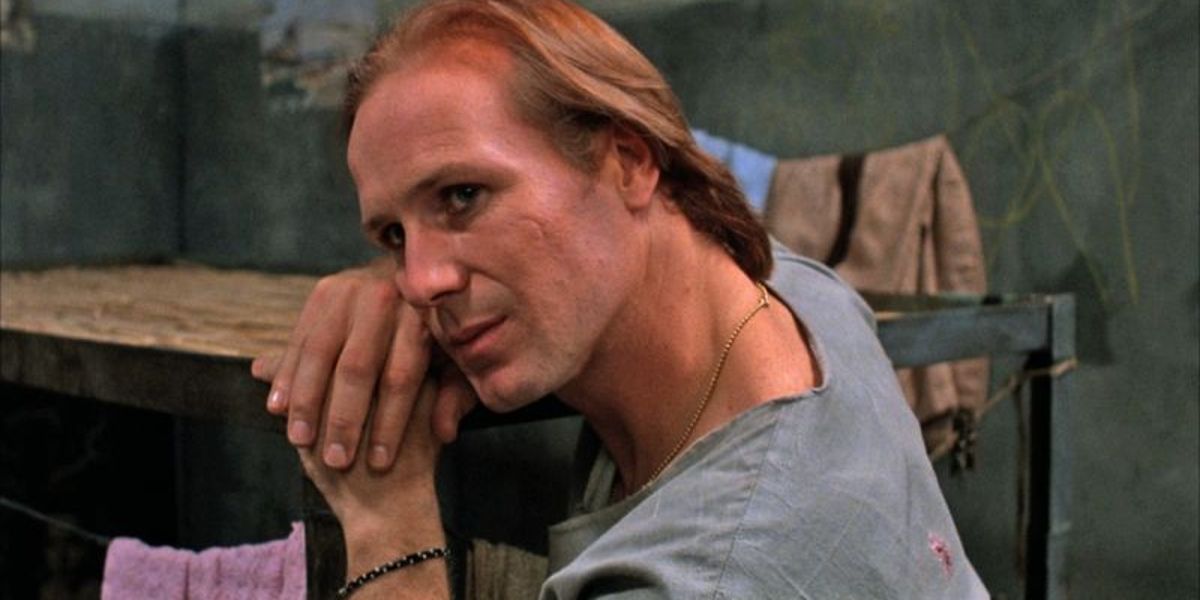 Molina (William Hurt) looking thoughtful in Kiss of the Spider Woman