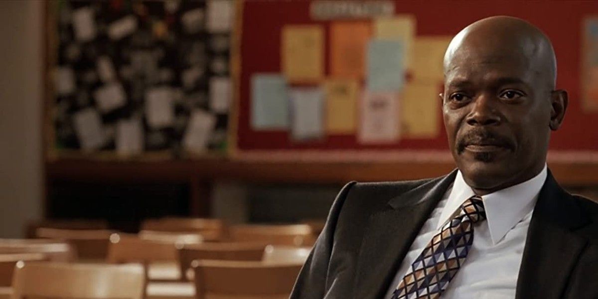 Samuel L Jackson as Coach Carter looking serious in a classroom