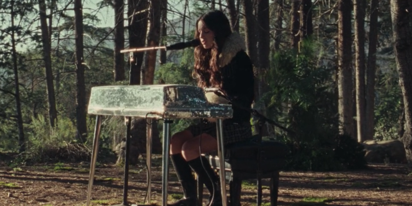 Olivia Rodrigo plays piano