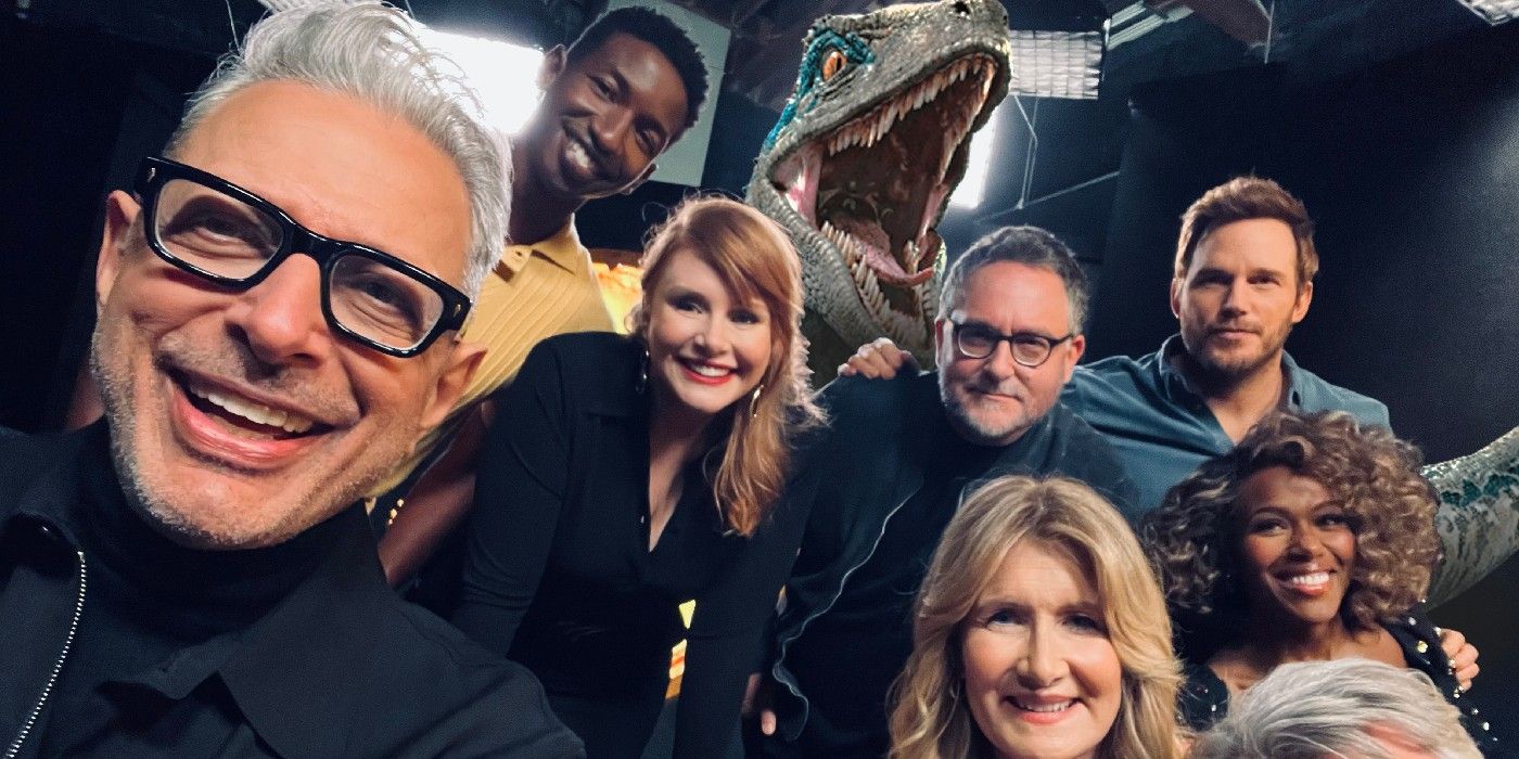 Jurassic World Cast Original Jurassic Park Stars Gather In Bts Image