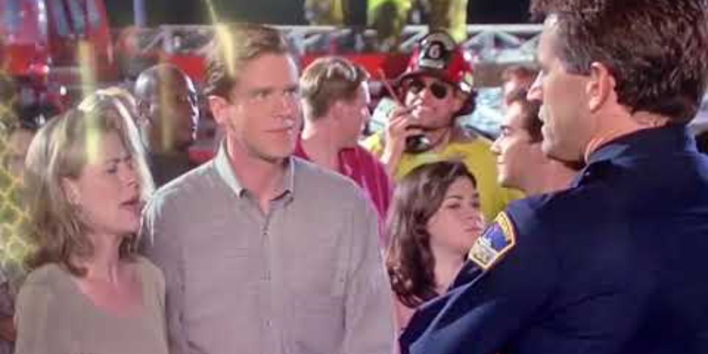 Carey Elwes talking to a cop with Fire Marshall Bill in the background in Liar Liar.