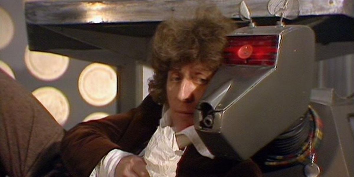 The Fourth Doctor and K9 hang out in the TARDIS in The Invasion Of Time.