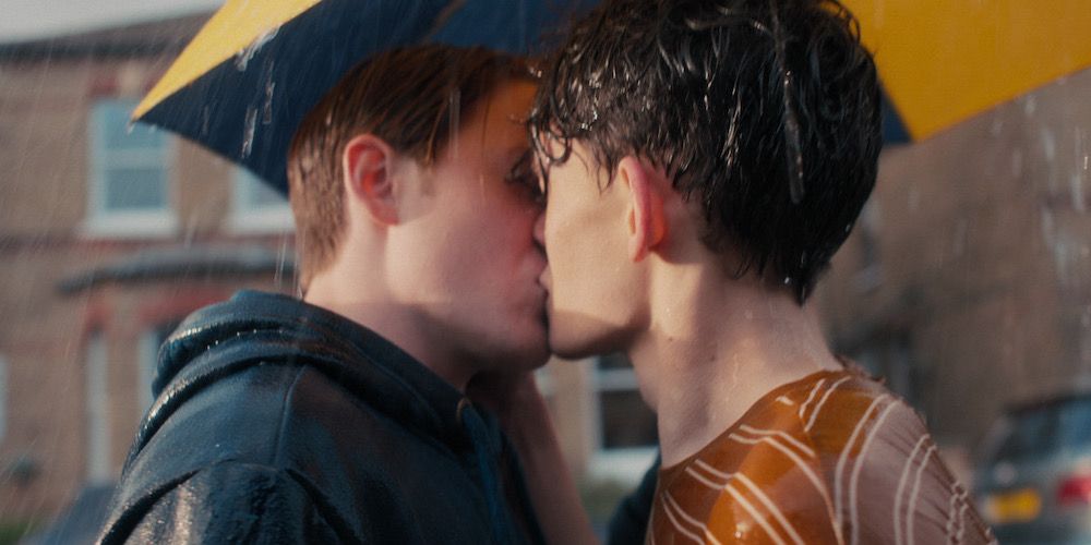 Nick And Charlie Kiss In The Rain in The Heartstopper.