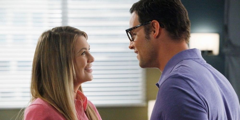Alex and Meredith smiling at each other in Grey&rsquo;s Anatomy