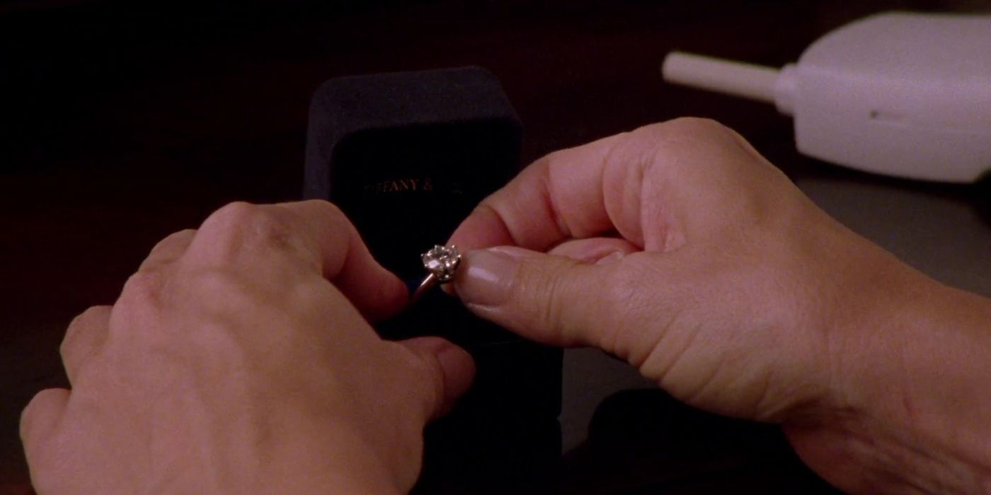 An image of Charlotte talking about her ring on SATC