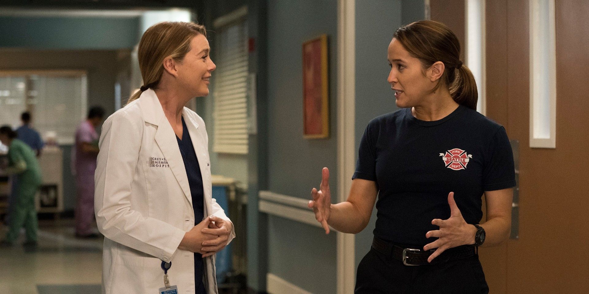 Andy Herrera and Meredith Grey talking in a corridor in Grey's Anatomy