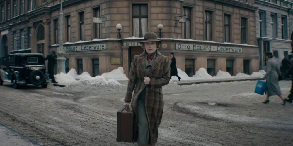 Bunty Broadacre with a briefcase in Fantastic Beasts 3
