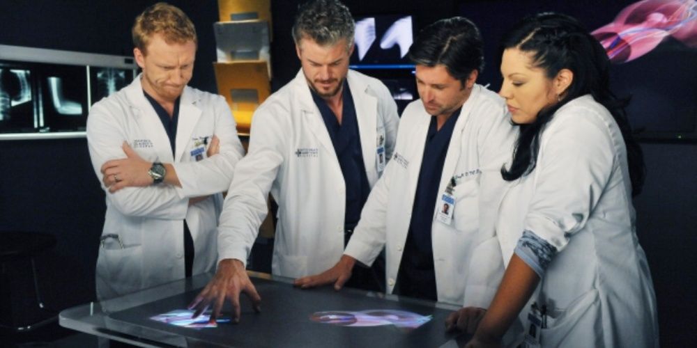Doctors looking at a picture in Grey&rsquo;s Anatomy