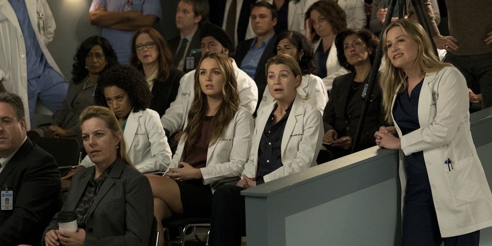 Doctors sitting in a seminar in Grey&rsquo;s Anatomy