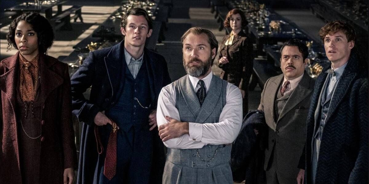 Dumbledore talking to his group in Hogwarts in Fantastic Beasts 3