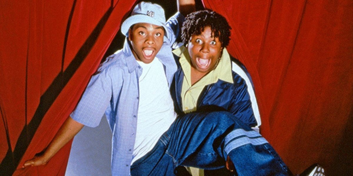 Kenan and Kel coming out of a curtain