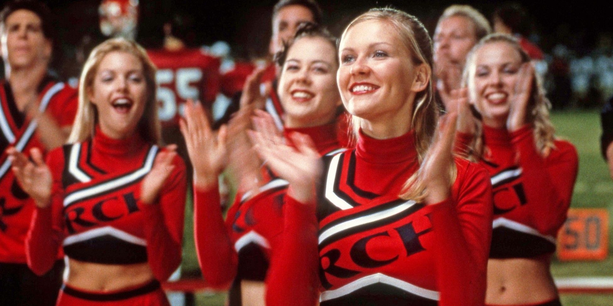 Kirsten Dunst with a cheerleading squad in Bring It On