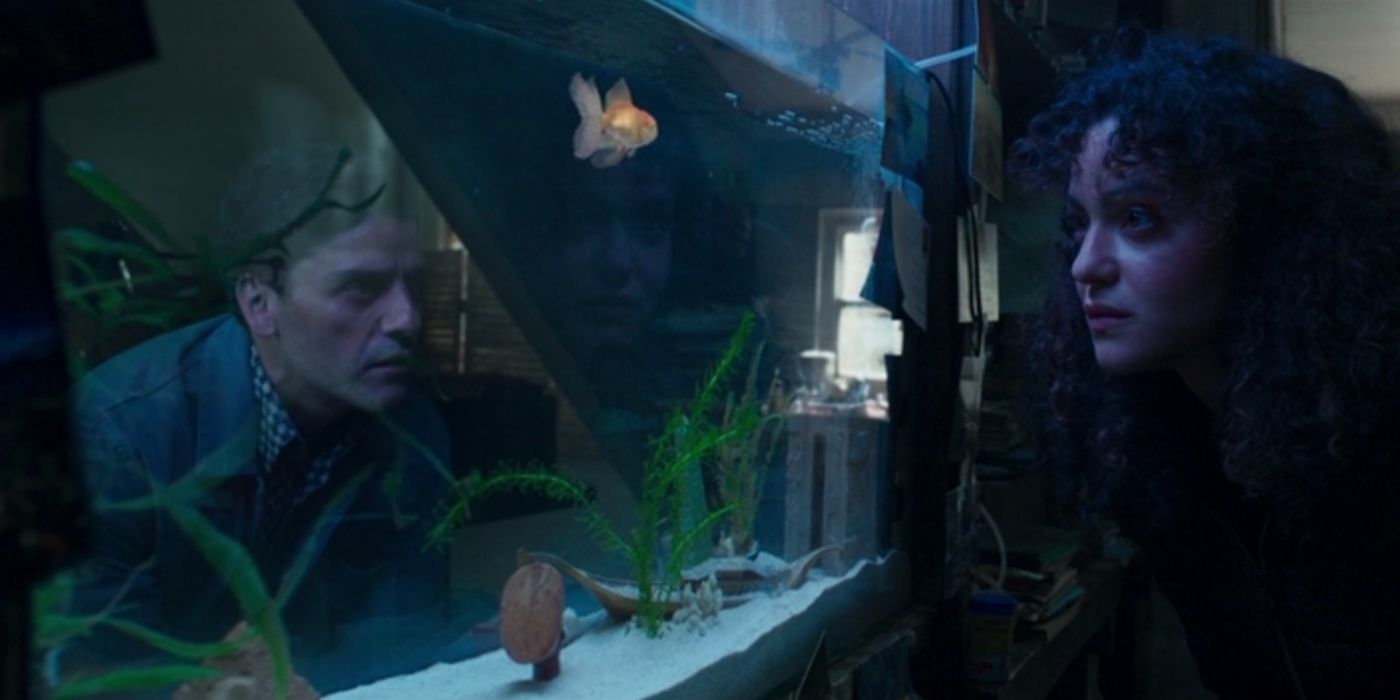 Layla and Steven looking at an aquarium in Moon Knight.