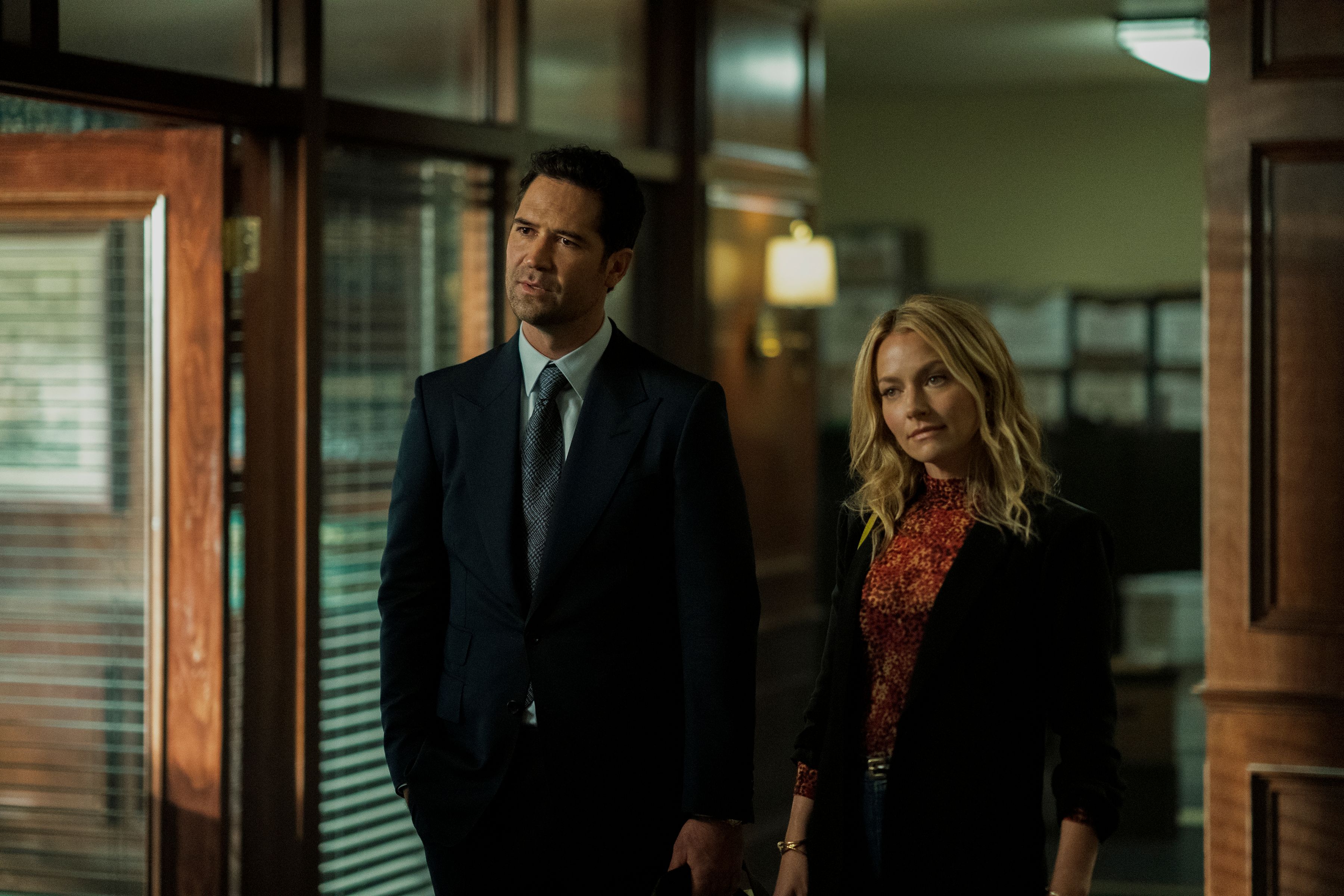 Manuel Garcia-Rulfo and Becki Newton in The Lincoln Lawyer
