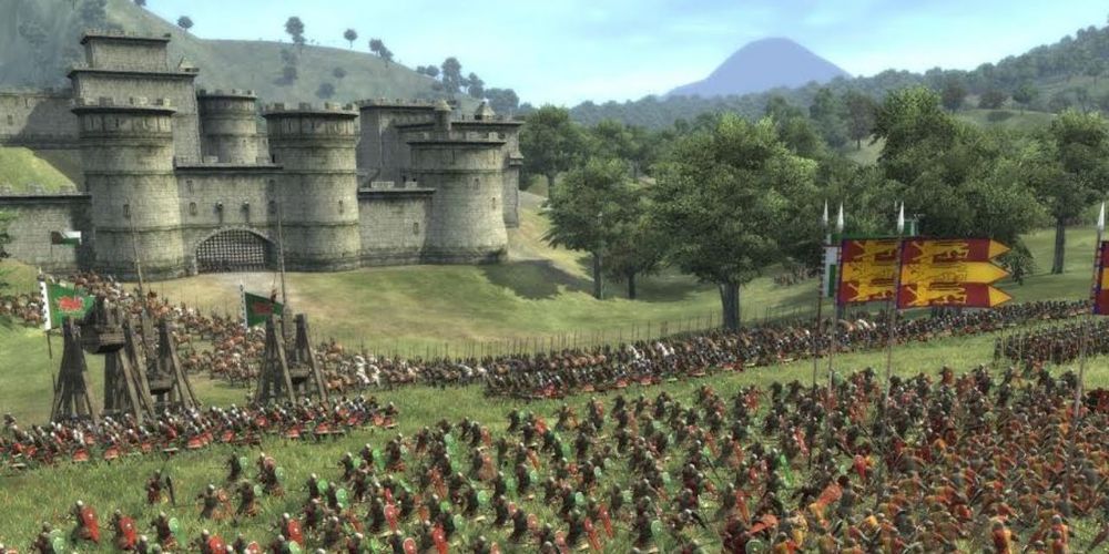 Gameplay from Medieval II: Total War. An army standing against a castle.