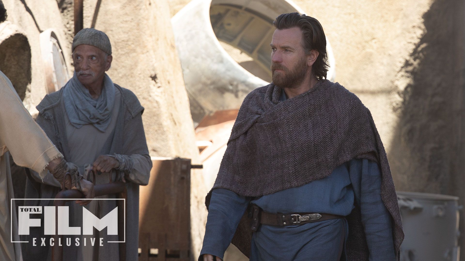 Obi-Wan Kenobi's Blue Tatooine disguise revealed in a new image from ...