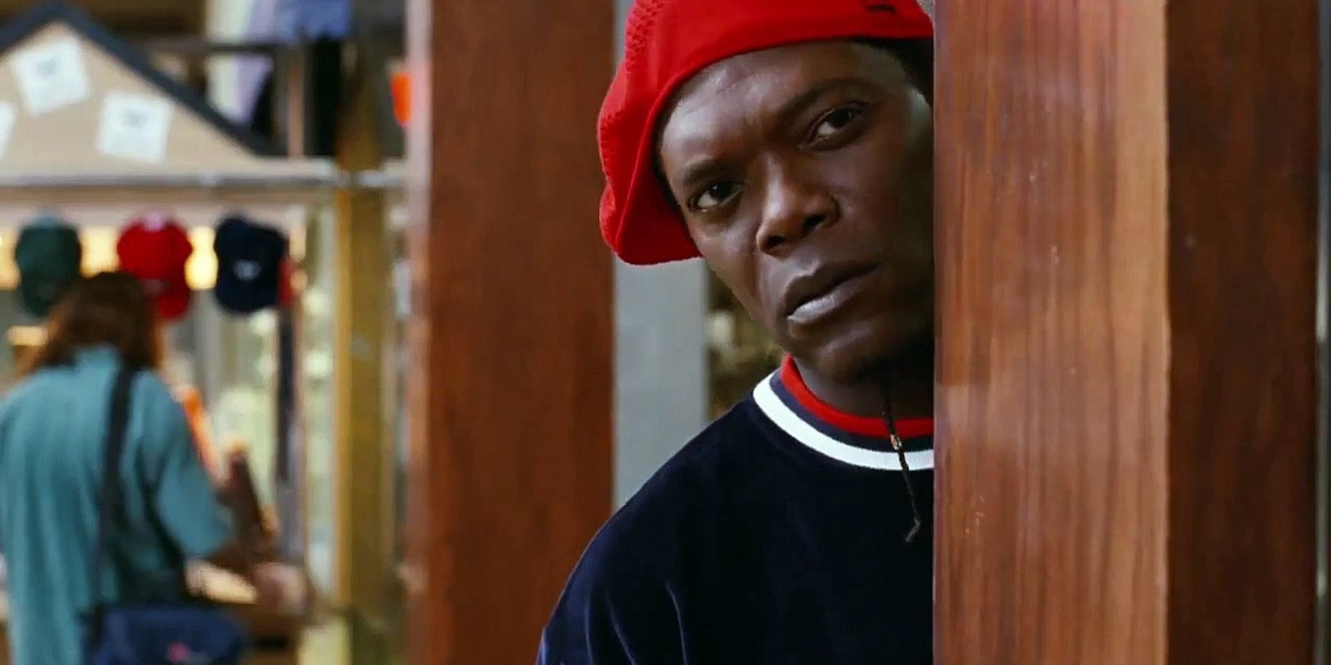 Ordell Robbie peers from behind a column in Jackie Brown