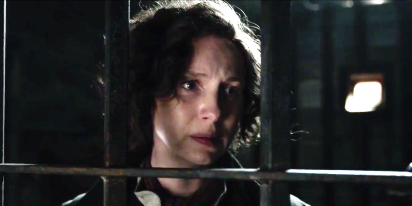 Claire in jail on Outlander