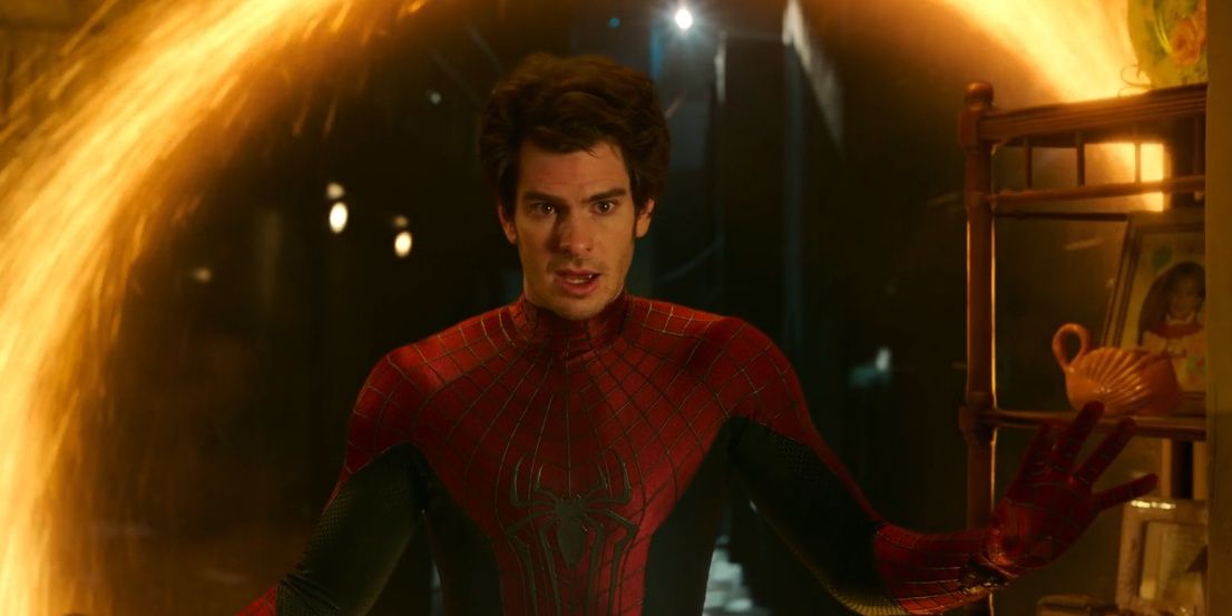 Peter Parker unmasks himself in front of the portal in Spider Man No Way Home Cropped