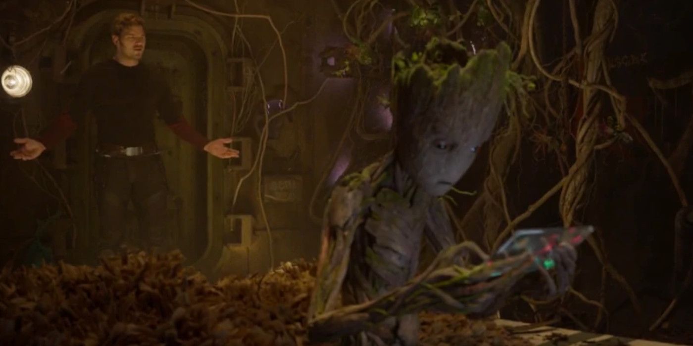 Peter Quill discutindo com Groot em Guardiões da Galáxia Vol.  2