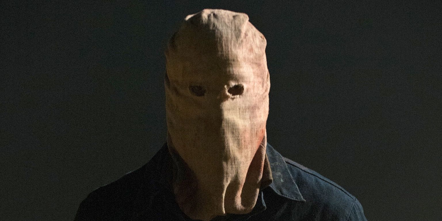 The Phantom Killer wears a burlap mask in The Town That Dreaded Sundown