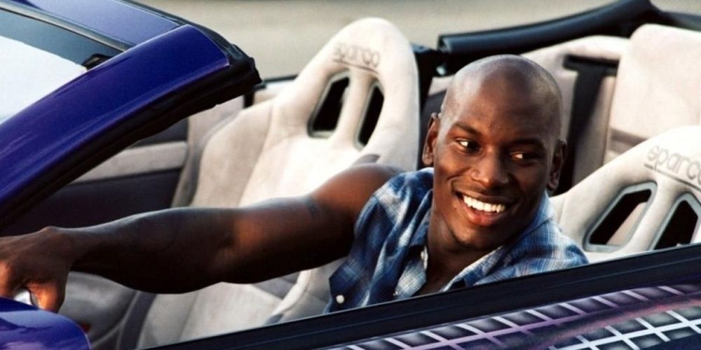 Roman Pearce dirigindo seu carro em 2 Fast 2 Furious