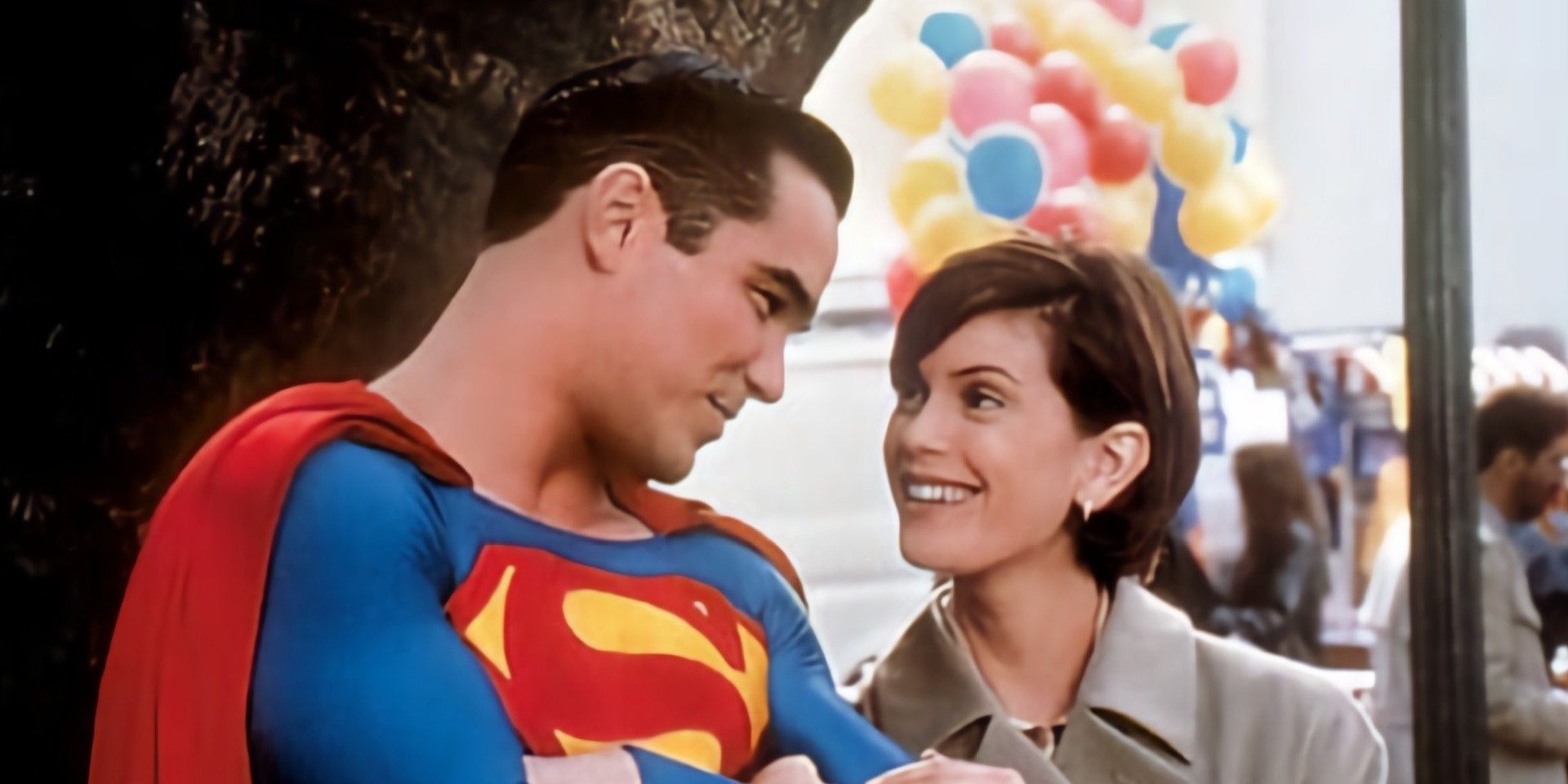 Superman prepares to fly Lois Lane in in Lois And Clark - The New Adventures Of Superman