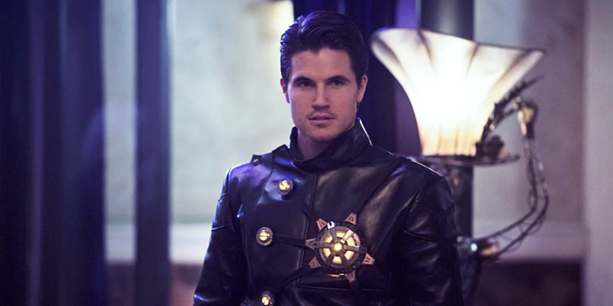 Robbie Amell as Ronnie Raymond in The Flash.