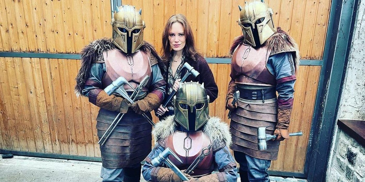 The Mandalorian Star Poses With Screen Accurate Armorer Cosplayers