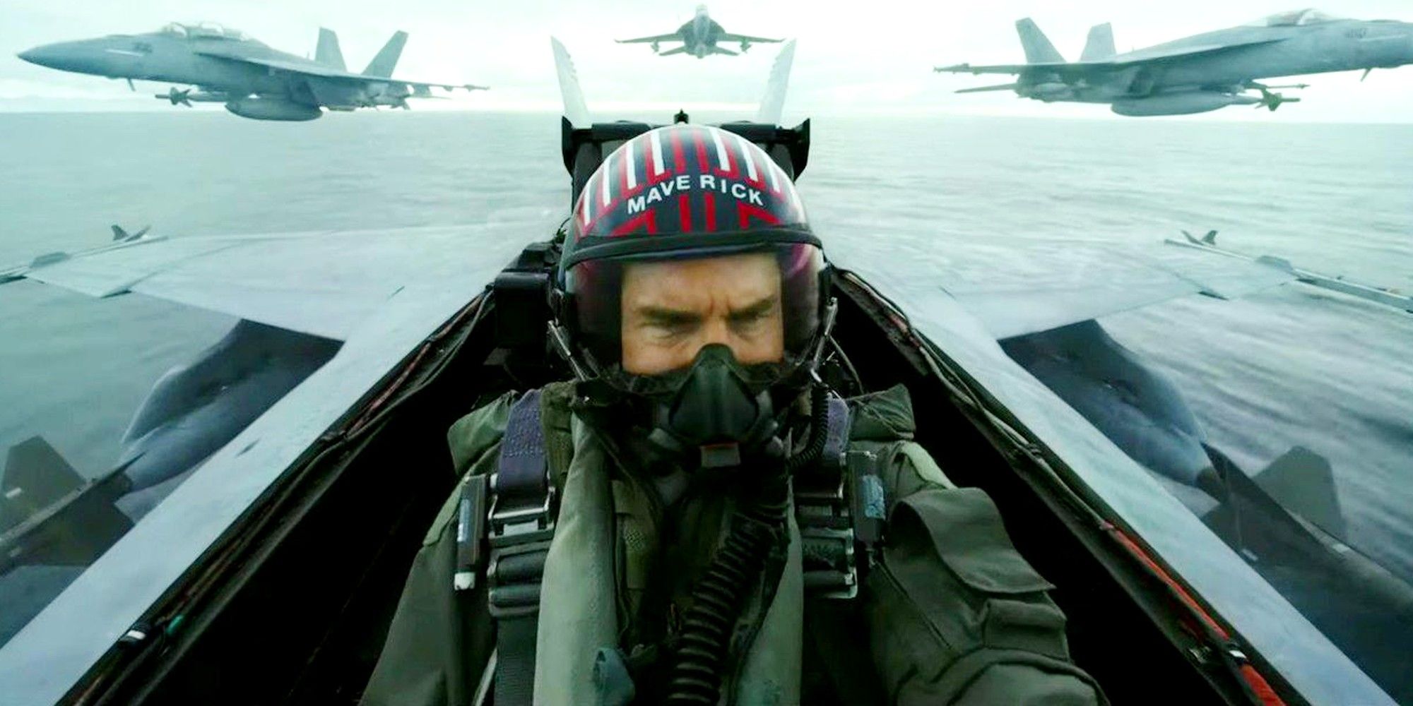 Top Gun Maverick Tom Cruise como Maverick em vôo