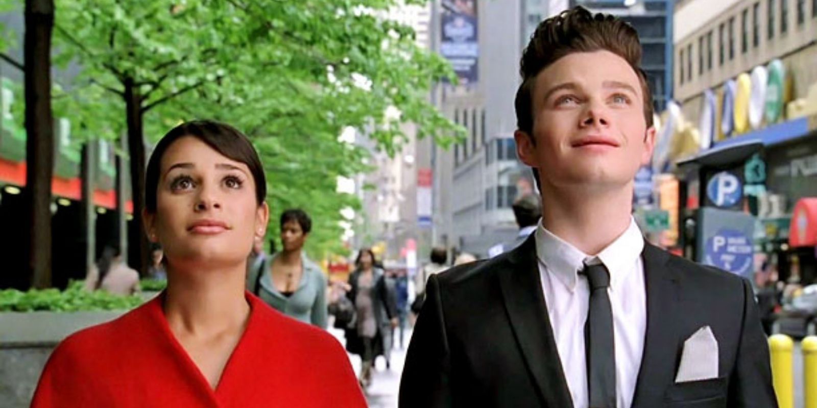 Kurt and Rachel in new york looking up and smiling in Glee.