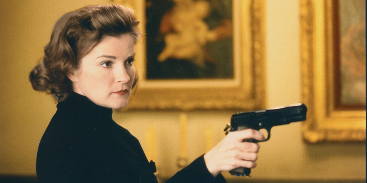 Captain Janeway points a pistol from the Voyager episode The Killing Game