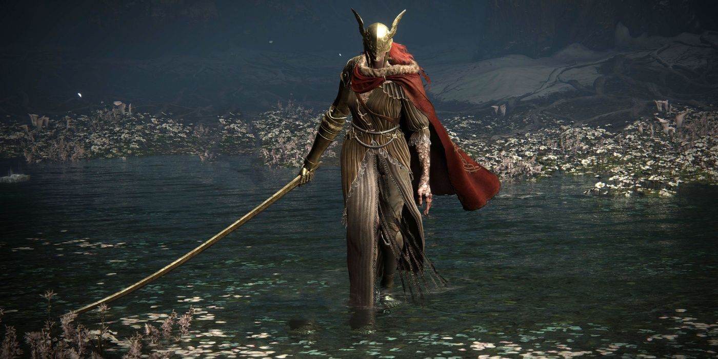 Malenia se aproximando do jogador com sua espada desembainhada em Elden Ring.