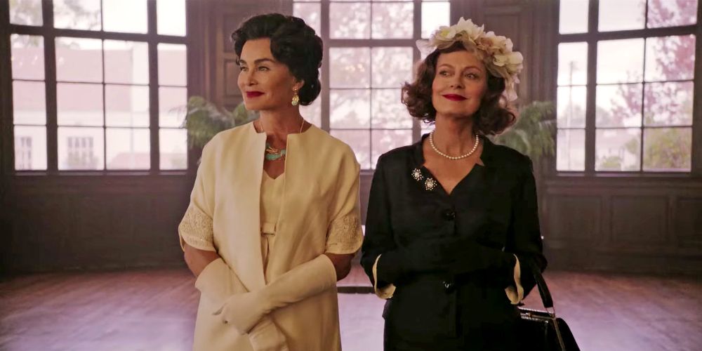 Joan and Betty walk hand in hand in Feud