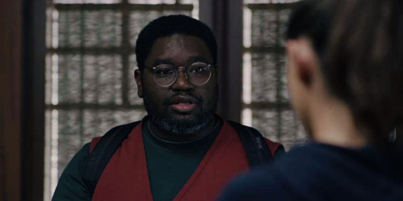 Lil Rel Howery talking in a red sweater in Bird Box.