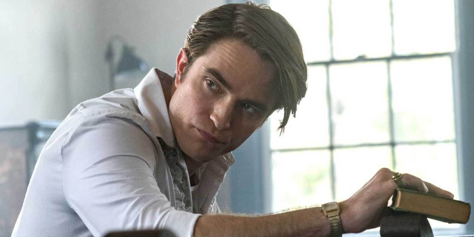Robert Pattinson sitting at a pew in The Devil All The Time