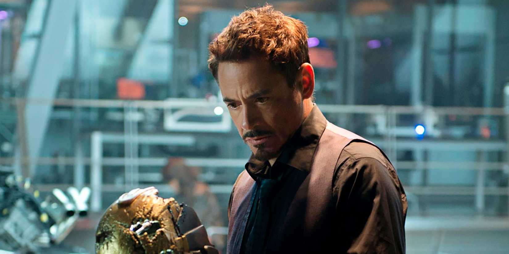 Tony Stark and Ultron in Age of Ultron