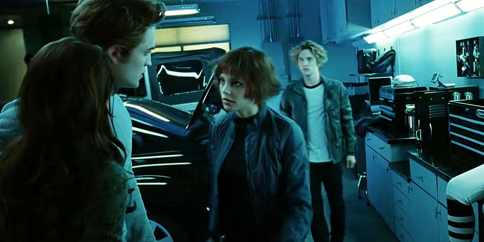 Alice talking to Edward and Bella with Jasper and Rosalie behind her