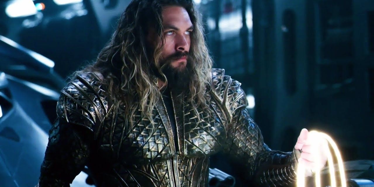 Aquaman holds the Lasso of Truth in Justice League 