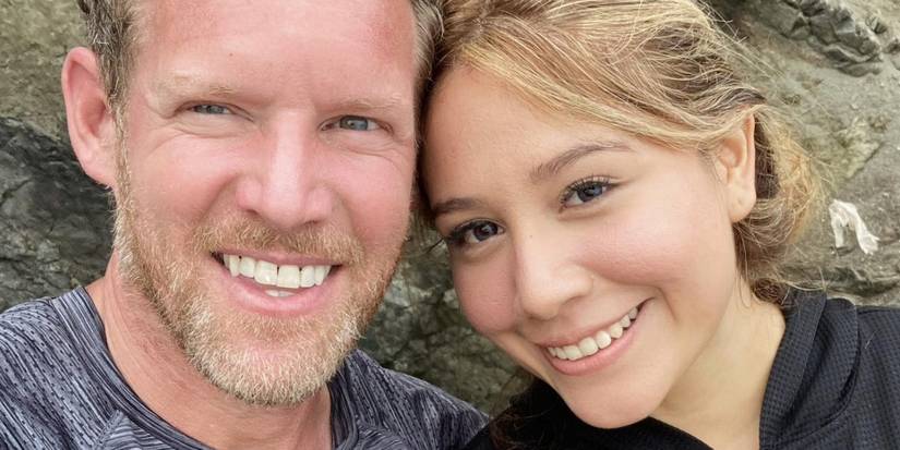 90 Day Fiancé Ben Rathbun and Mahogany Roca smiling taking selfie by the beach