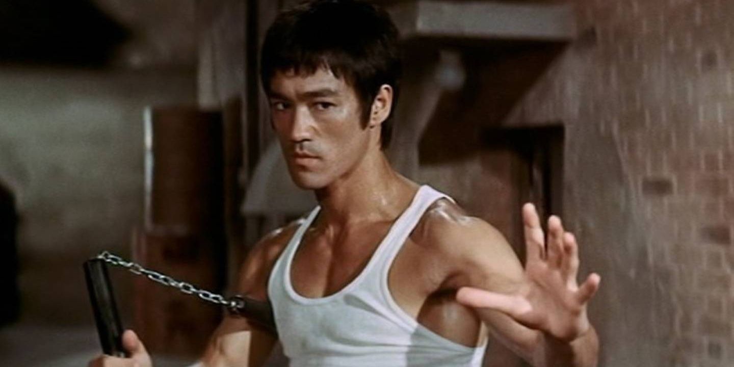 Bruce Lee fighting with nunchucks in Return Of The Dragon 